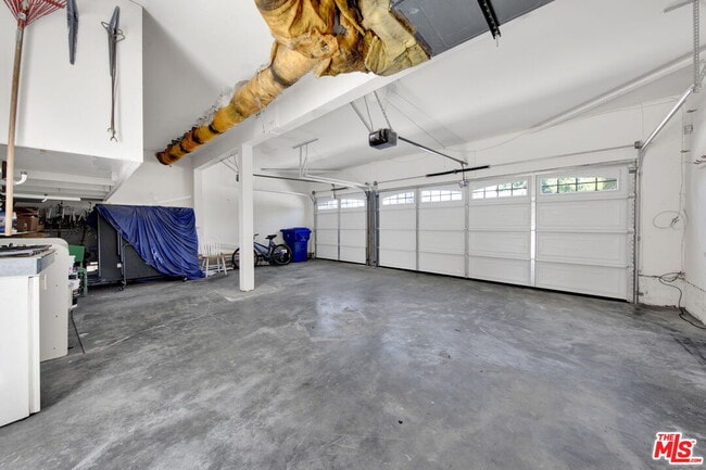Building Photo - 16608 Park Ln Cir