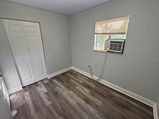 Building Photo - 302 Sherwood Dr