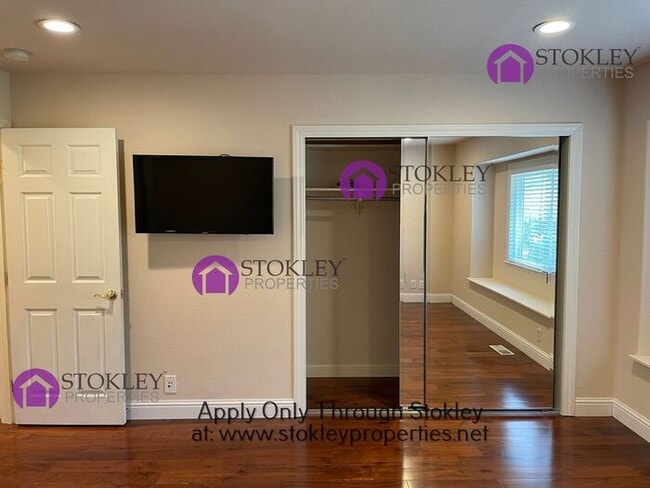 Building Photo - 105 Miramonte Dr