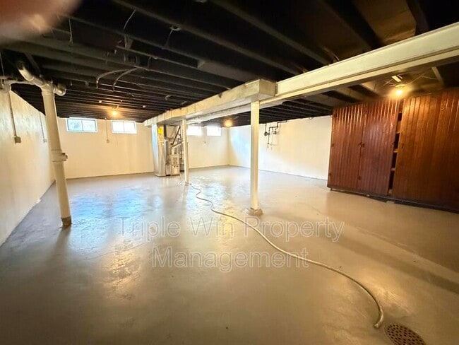 Building Photo - 2408 Caverhill Dr