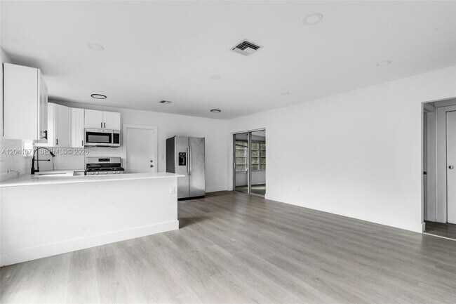 Building Photo - 6831 Greene St