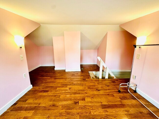 Building Photo - 2BR Corner lot house now available near Ch...