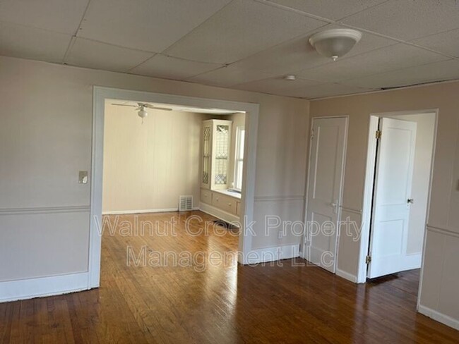 Building Photo - 810 E Erie Ave