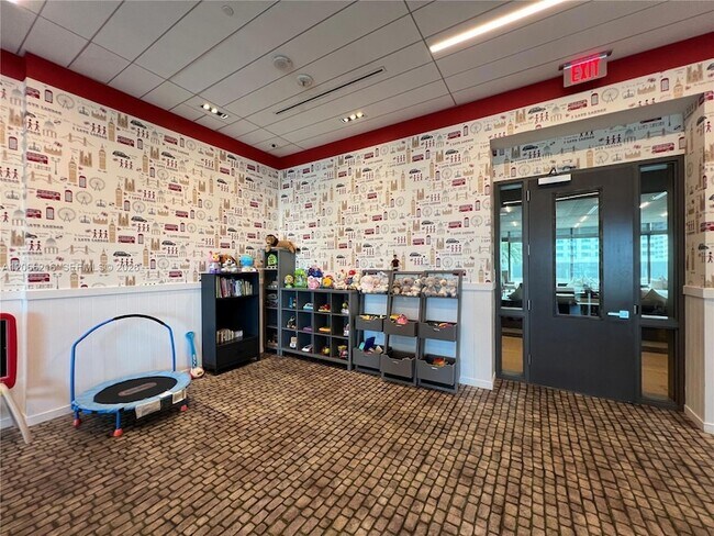 Building Photo - 1080 Brickell Ave