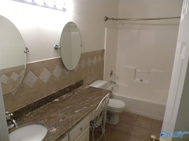 Building Photo - 104 Nobleton Ln NW