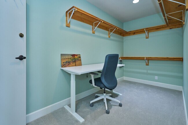 Building Photo - 151 Napoleon St