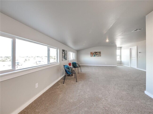 Building Photo - 1270 Lakeview Dr