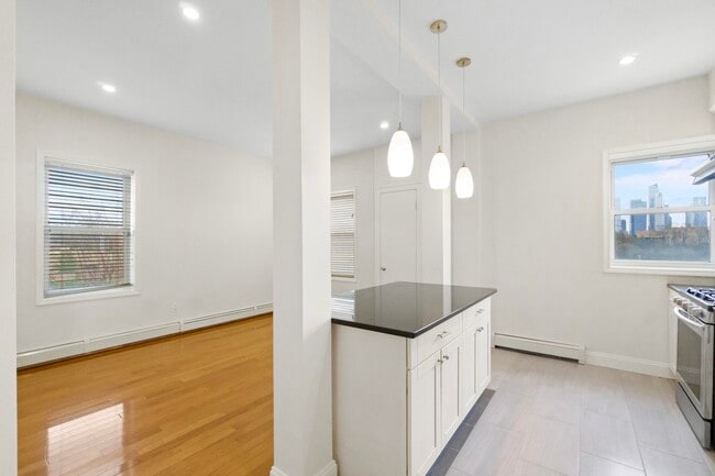 Building Photo - 580-582-582 Gregory Ave