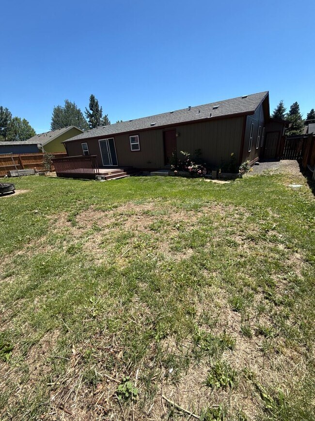 Building Photo - PETS Considered! SW Old Mill Area 4 Bdrm, ...