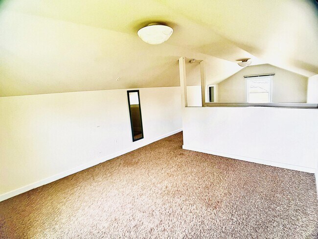 Building Photo - 4728 NE 27th Ave
