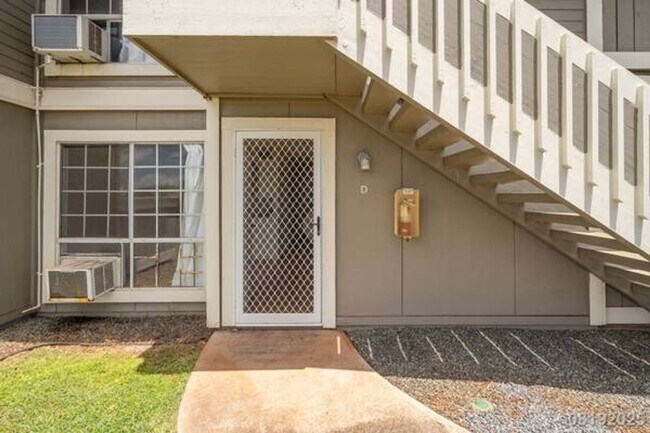 Building Photo - Bright and Cozy 2BR/1BA/1PKG unit in Royal...