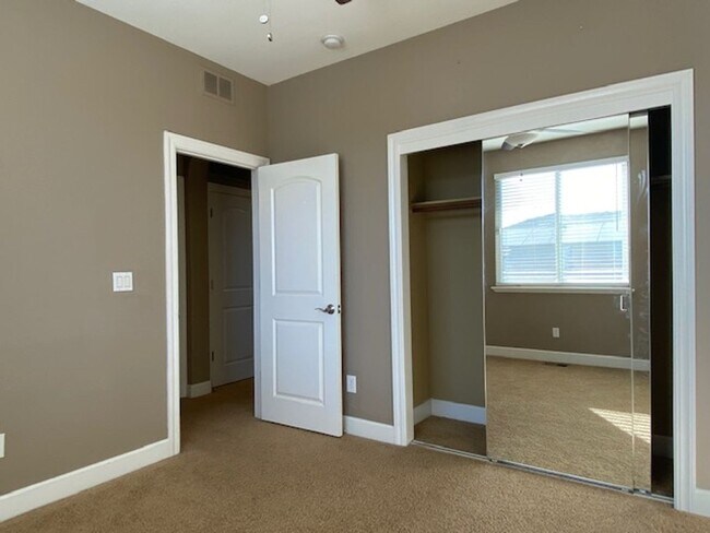 Building Photo - Available 8/1 - Lincoln Crossing 6 bedroom...