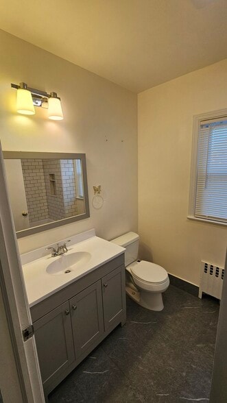 Building Photo - 10 Highland Rd