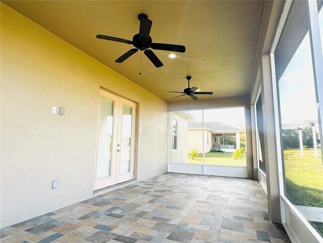 Building Photo - 809 Lake Marie Blvd