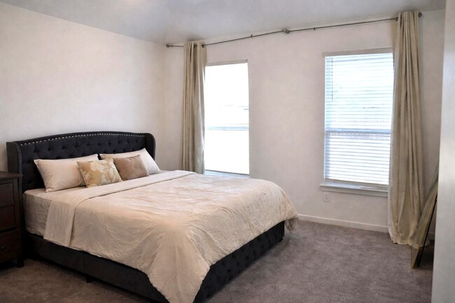 Building Photo - 9639 Lily Vis Ln