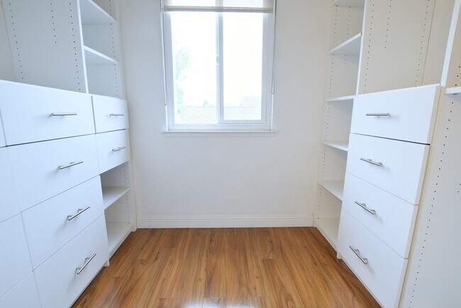 Building Photo - Beautifully Updated 5 Bedroom and 3 Bath Home in Desirable Blossom Valley Neighborhood!