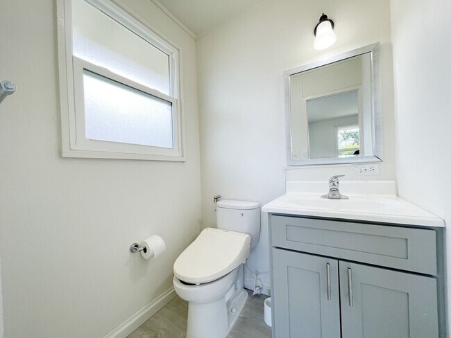 Building Photo - Pet Friendly Kailua House with A/C