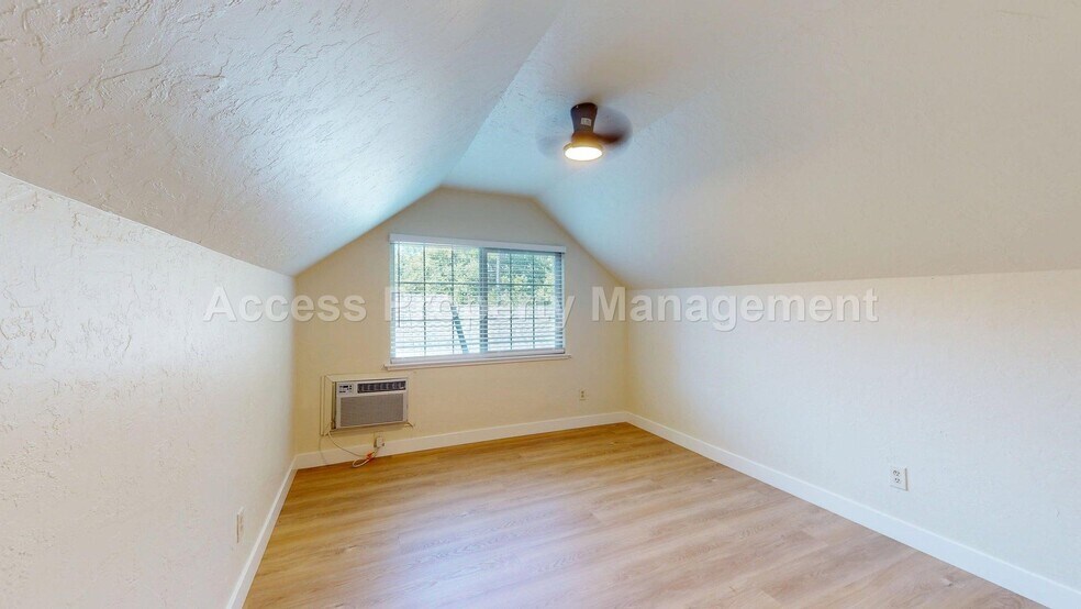 Building Photo - 1200 Sycamore St