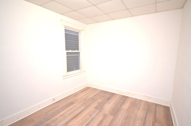 Building Photo - 413 Davis Ave
