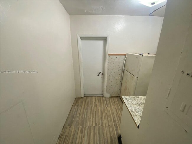 Building Photo - 350 SW 34th Ave