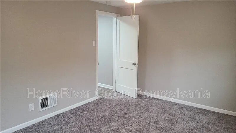 Building Photo - 1255 Shadycrest Dr