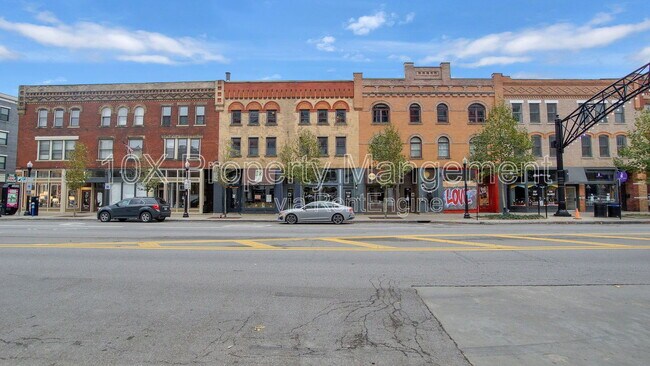 Building Photo - 978 N High St