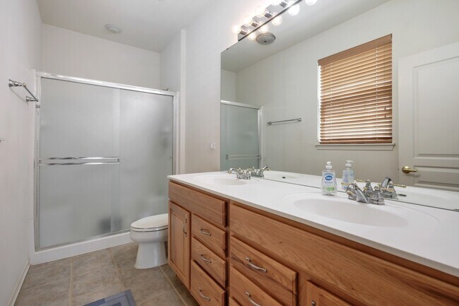 Building Photo - 12452 Wedgemere Dr