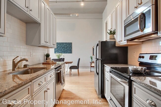 Building Photo - 1615 Hampton Ave