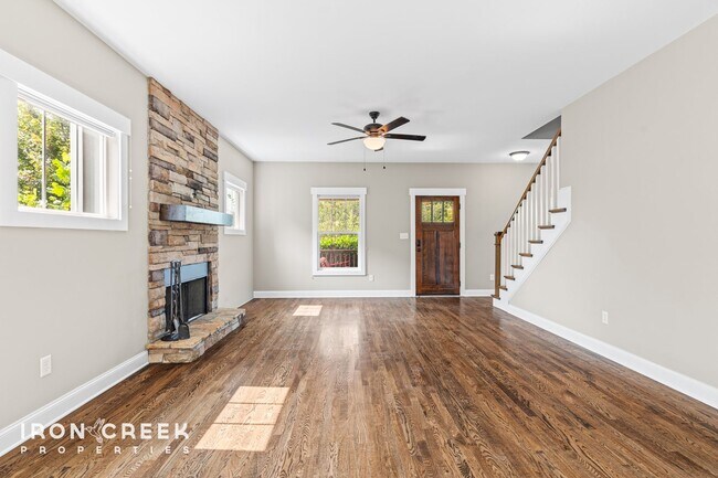 Building Photo - Elegant Contemporary Home in North Asheville