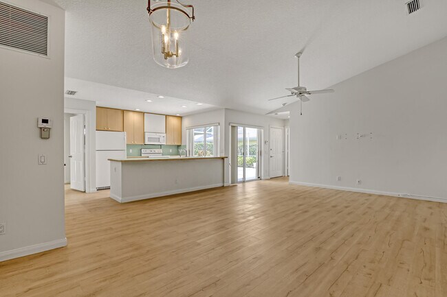 Building Photo - 1301 Sun Terrace Ct