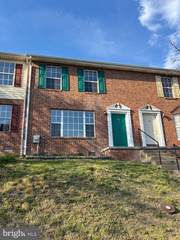 Building Photo - 102 Waterford Ln