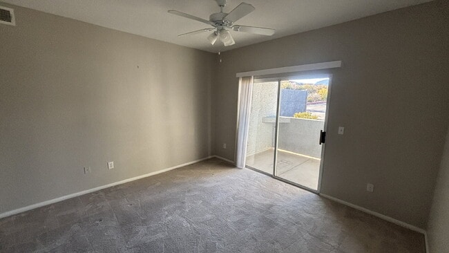 Building Photo - 1 Bed 1 Bath with ALL Appliances