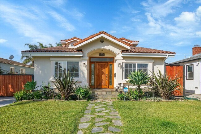Building Photo - Get This House Now