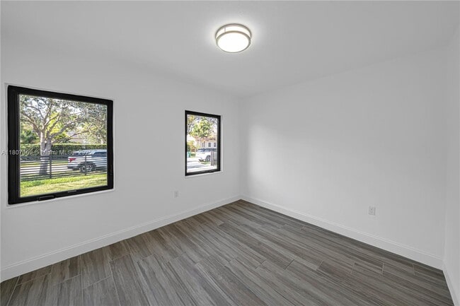Building Photo - 5805 SW 46th Terrace