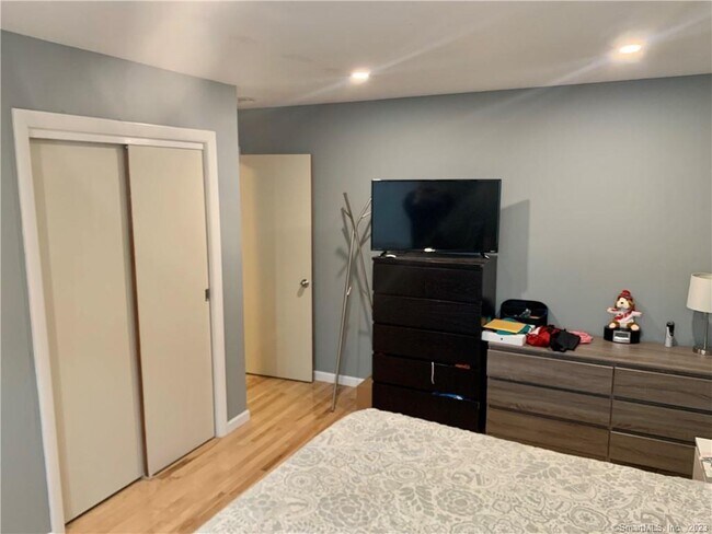 Building Photo - 3004 Madison Ave