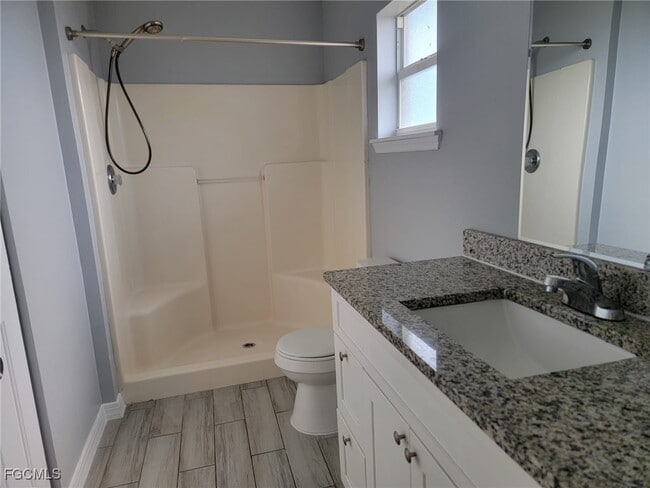 Building Photo - 2210 Haviland Ave S