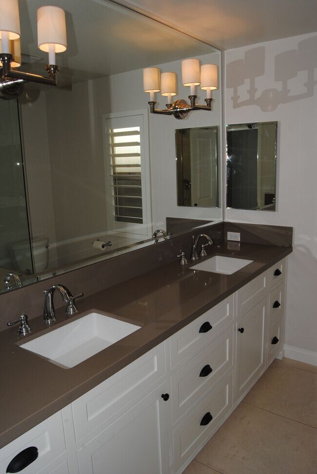 Building Photo - 7112 Darrin Ave