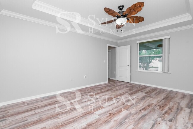 Building Photo - Feel welcome and comfortable in this charming home