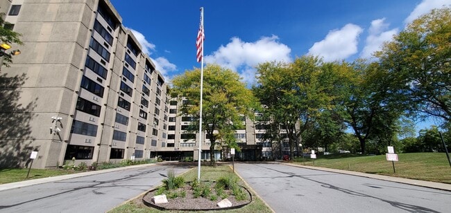 Primary Photo - Al Thomas Senior High Rise