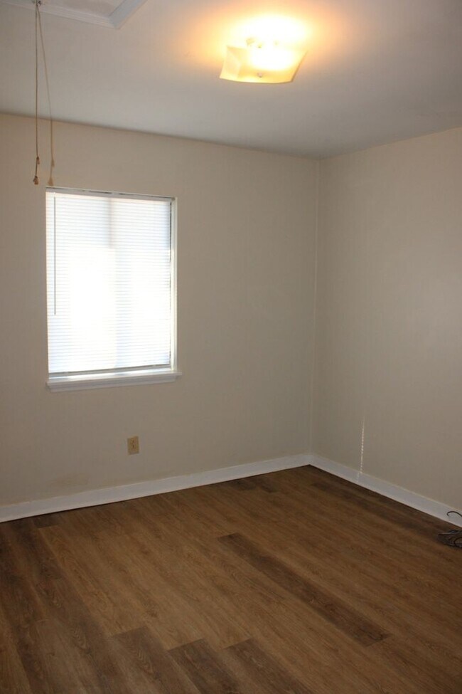 Building Photo - Charming Duplex in Havelock