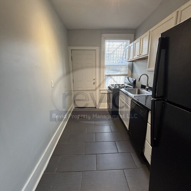 Building Photo - Move In Special! First Month Free!