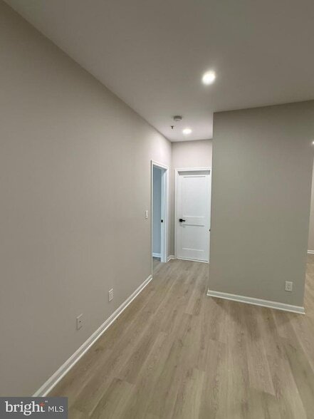 Building Photo - 1716 Lake Shore Crest Dr