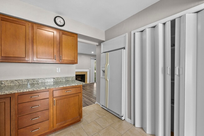 Building Photo - 5353 Wright Way S