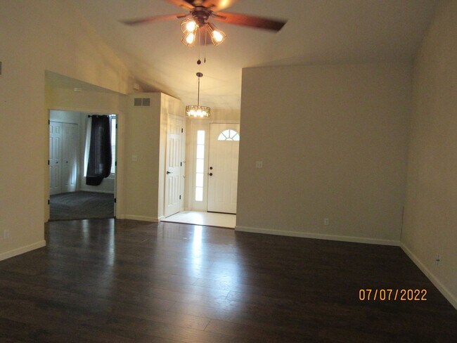 Building Photo - 3 bedroom house in Lake Ozark for rent