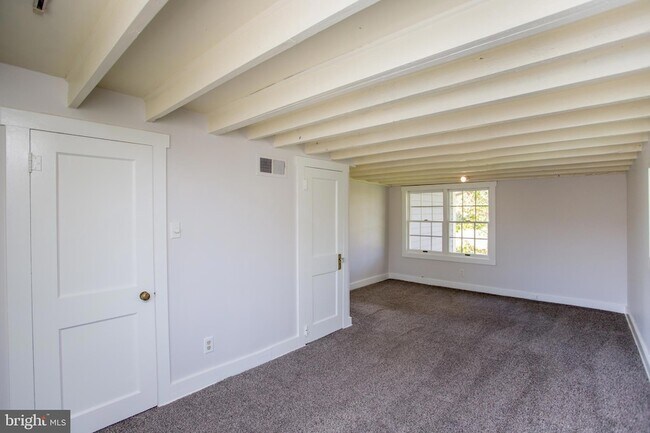 Building Photo - 766 Sergeantsville Rd