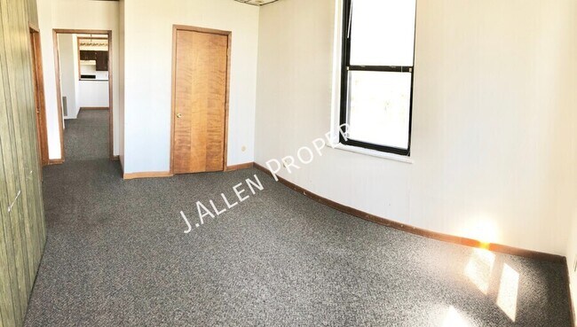 Building Photo - 313 N 12th St
