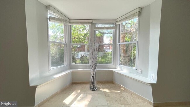 Building Photo - 324 Avon St