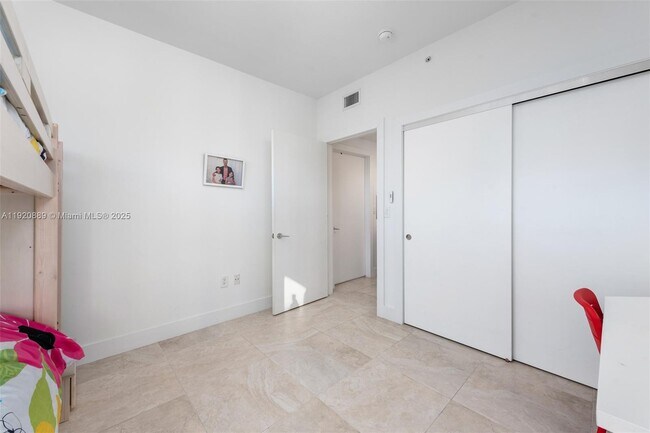 Building Photo - 715 Crandon Blvd