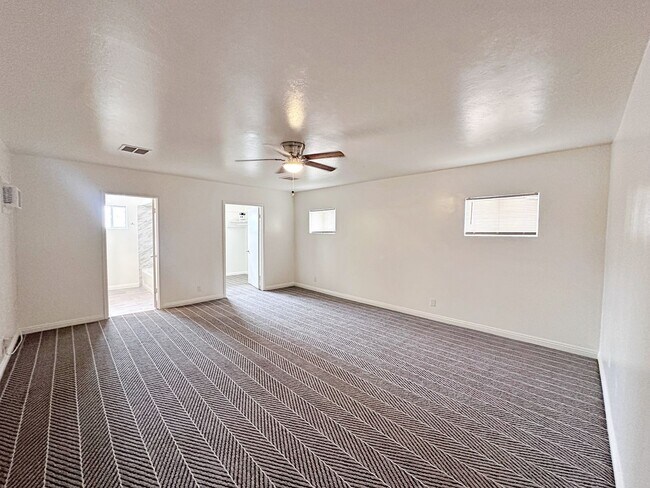 Building Photo - 812 Bracken Ave