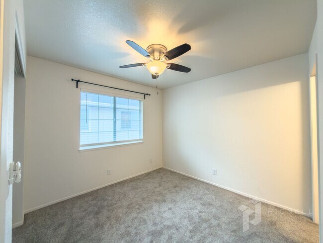 Building Photo - 3 Bedroom Condo, Gated Community in Chico